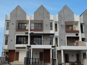cari rumah kost dijual segera hubungi PT Tomoland Inti Gajayana yang menyediakan bangunan properti dekat pusat kota pasti menguntungkan.